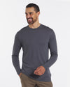 Man wearing the Men's everyday baselayer