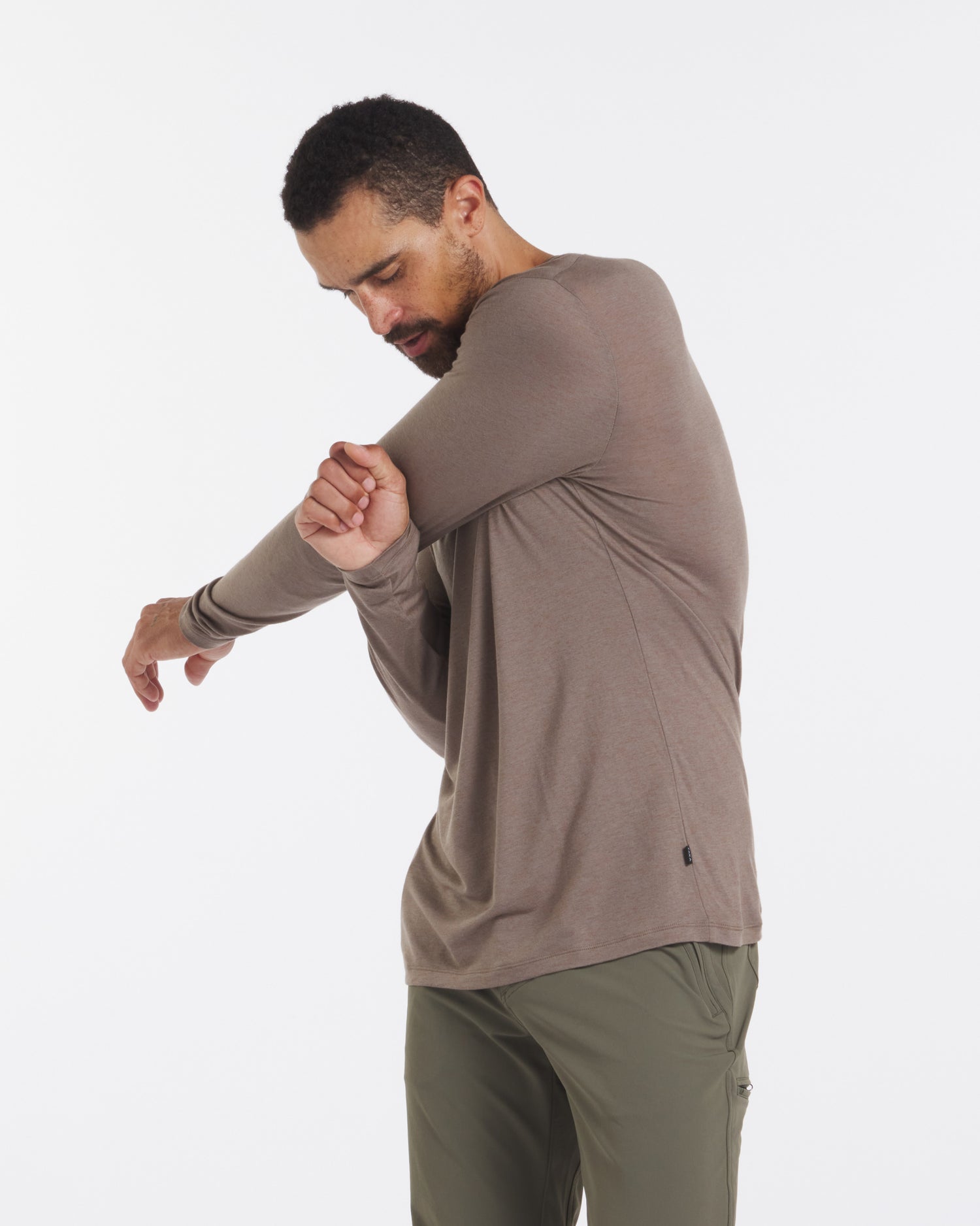 Man stretching in Men's everyday baselayer