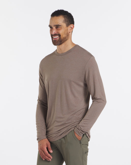 Side shot of smiling man in Men's everyday baselayer