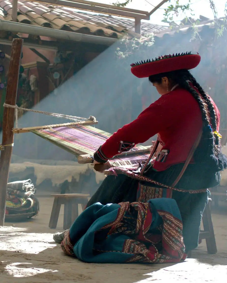 Woman Weaving Ethical Peruvian Alpaca Wool with a Weaving Belt